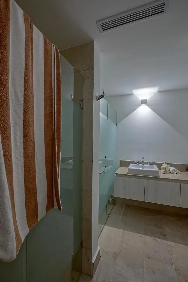 Astonishing Condo With Balcony In A Private Complex With Pool And Gym Playa del Carmen